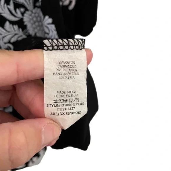 Voll Gypsy Boho Black White Bell Sleeve Dress Size 3X Rounded Neckline - Picture 4 of 7